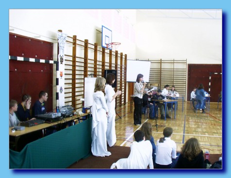 marzec 2004