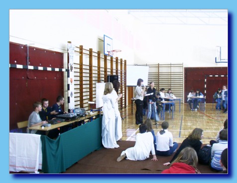 marzec 2004