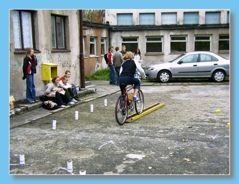 listopad 2004