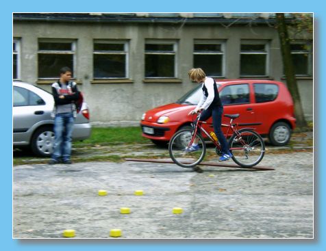 listopad 2004
