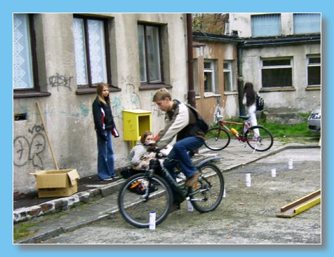 listopad 2004