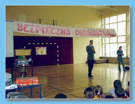 listopad 2004