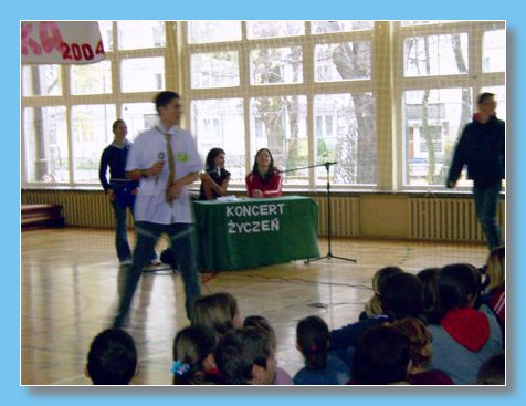 listopad 2004