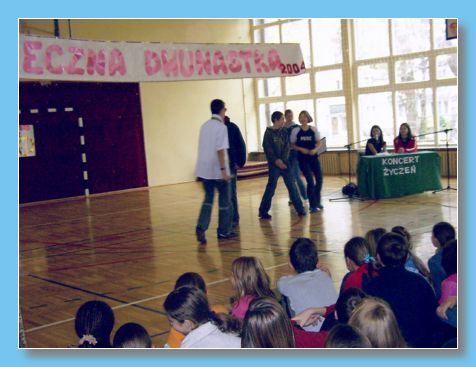 listopad 2004