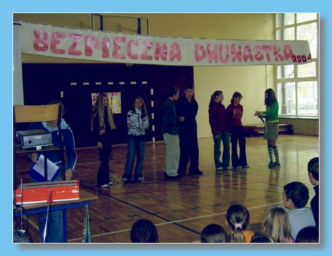 listopad 2004
