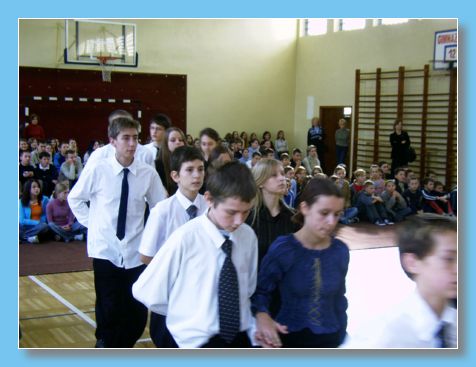 listopad 2004