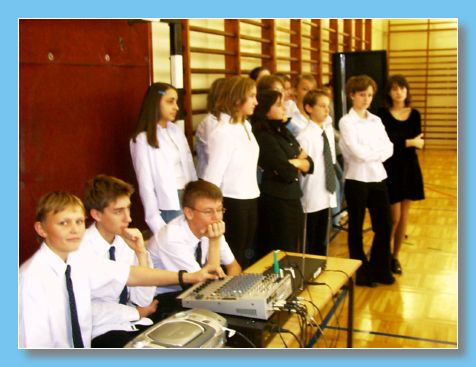 listopad 2004