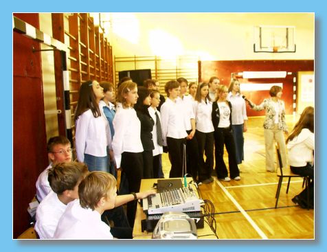 listopad 2004