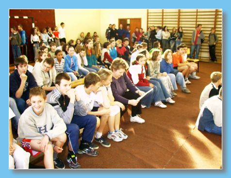 listopad 2004