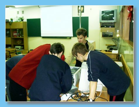 listopad 2004