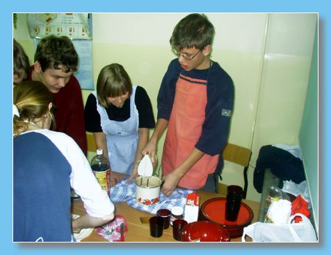 listopad 2004